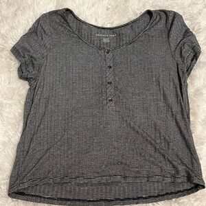 Black and white American Eagle crop top